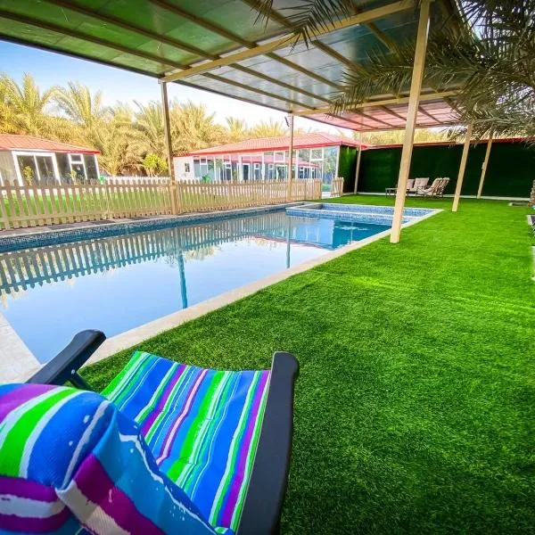 Palm Escape Farmhouse - By Seven Elements, hotel en Al Ḩamrānīyah