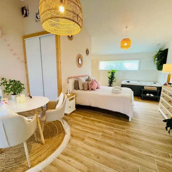 Les Jardins du Castelas - Domaine et Spas, hotel v destinaci Uchaux