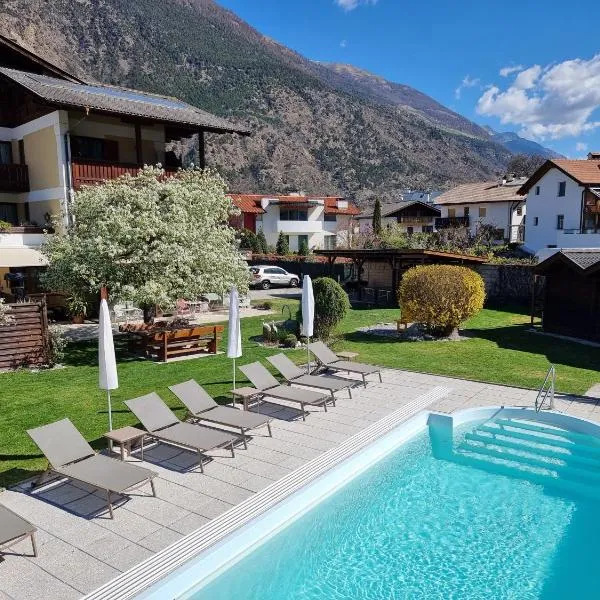 Pension Sattlerenglhof, hotel di Laces