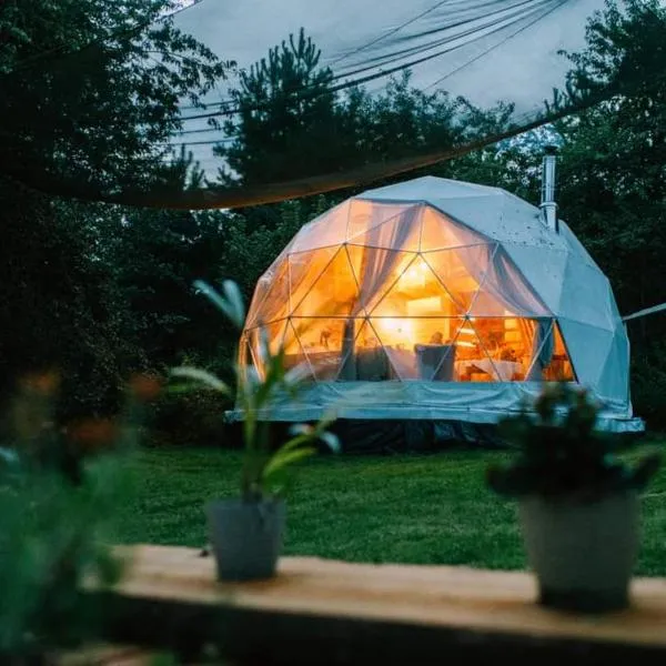 Niezwykła Cisza Glamping & Sauna, hotel in Rygol