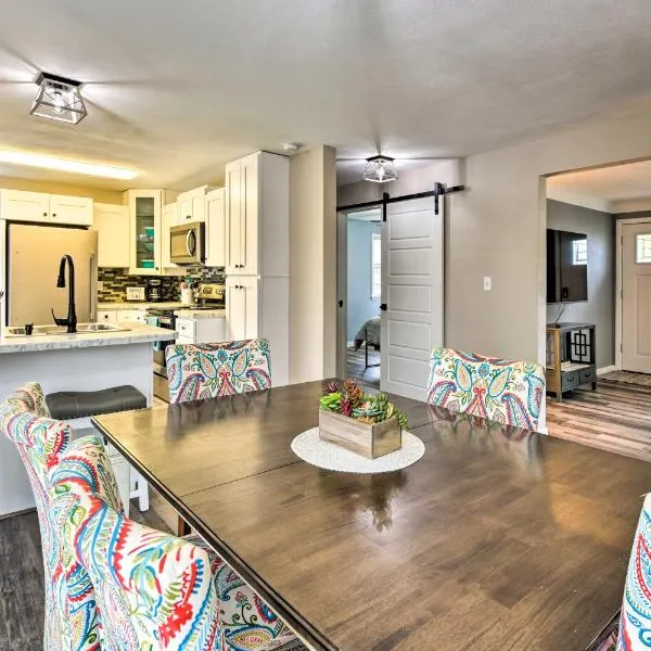Walk to Lake Pepin Charming Retreat with Deck, hotel in Pepin