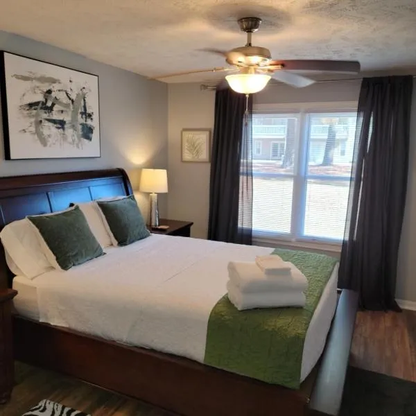 Uptown Landing a Lovely 2 br 2 bth condo midtown., hotel in Raeford