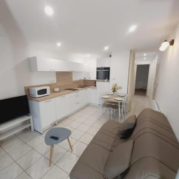 Appartement T2 avec balcon à Argelès Gazost, hotel in Argelès-Gazost
