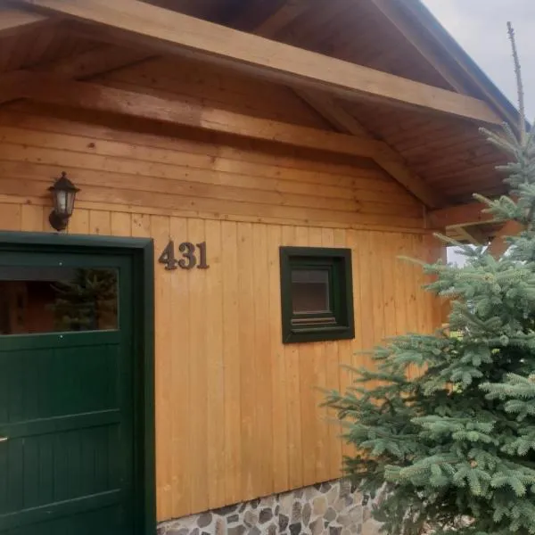 Holiday Village Tatralandia Bungalov 3-2-2 chatka 431 s 1 spálňou 1 obývačkou a 1 izbou v podkrovi, hotel v destinaci Liptovský Mikuláš