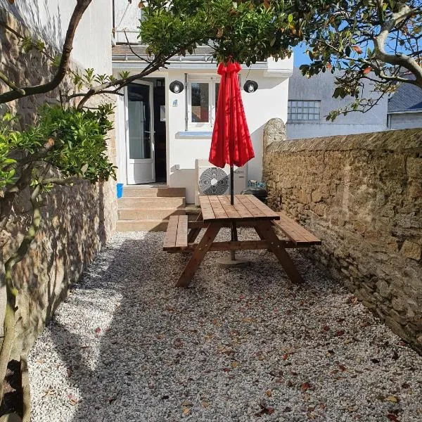 Maison Quiberon 4 Pers proche plage - garage privé, hôtel à Quiberon