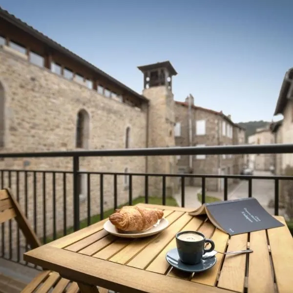 Le gîte des remparts au cœur du village médiéval, hotel in Le Malzieu-Ville