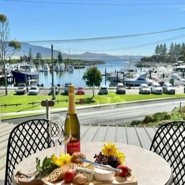 Bermagui Stays - 2 bedroom Apartment - Amazing views & location, hotel in Bermagui