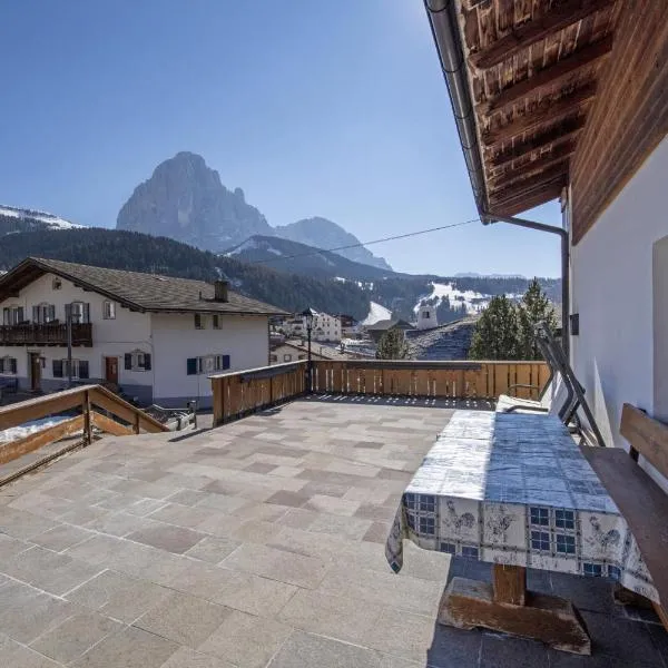 Apartments Praruf, hotel in Selva di Val Gardena