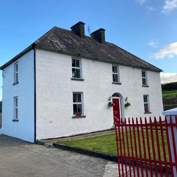 Entire Farmhouse in Tipperary, hotel en Templemore