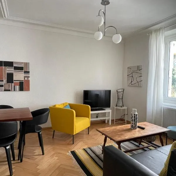 Appartement LUNA avec parking couvert privé, отель в городе Ле-Локль