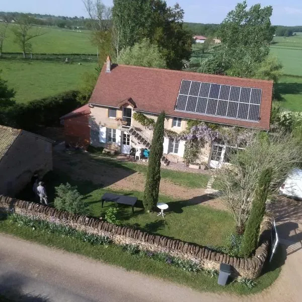 Le Charbonnet, hotel in Varenne-lʼArconce