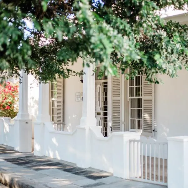 River Bend Guesthouses, hotel v destinaci Graaff-Reinet