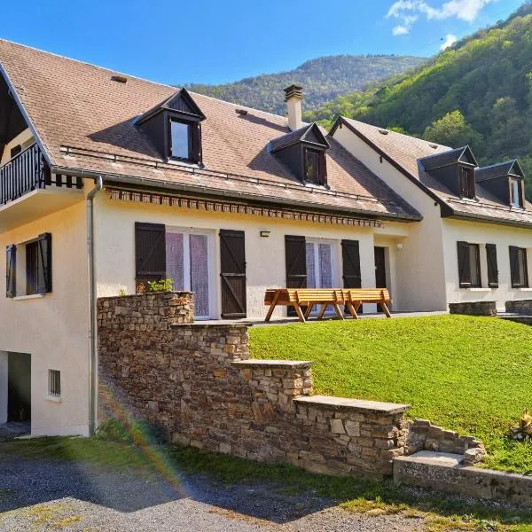 Grande villa avec jardin privatif - Bagnères de Luchon, hotel in Burgalays