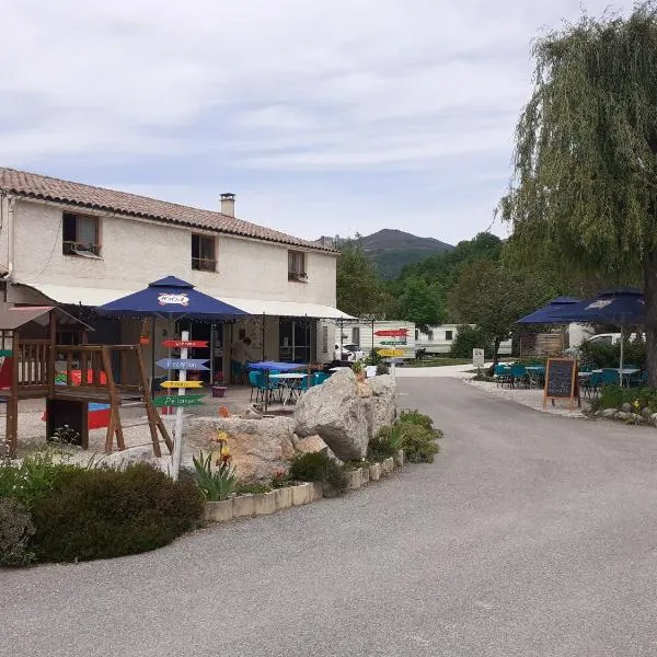 Camping les Lavandes, Castellane, hotel v destinaci Castellane