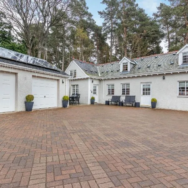 Dunstaffnage Cottage, hotel in Grantown on Spey