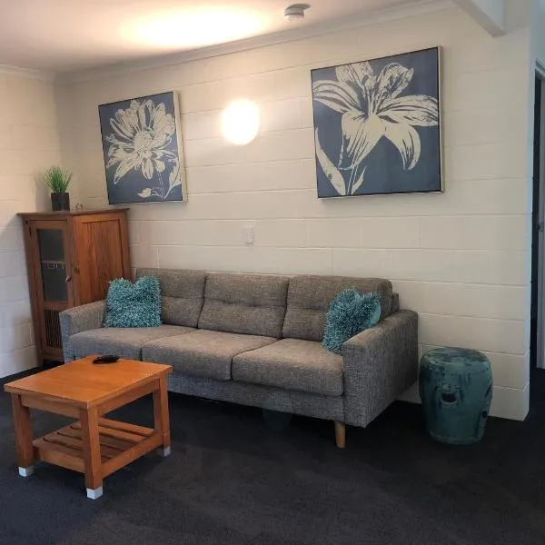 26 Rumbalara Avenue Rainbow Beach Aircon Walk To Beach, hotel in Rainbow Beach