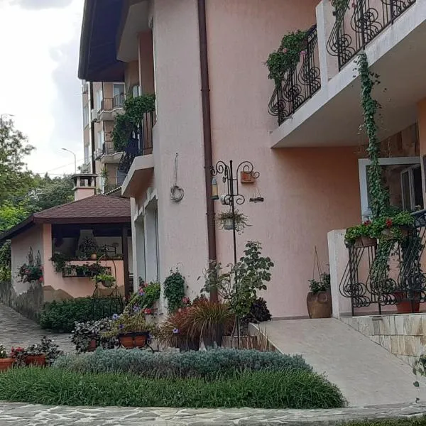 Motivi Hotel, מלון בסנט קונסטנטין והלנה