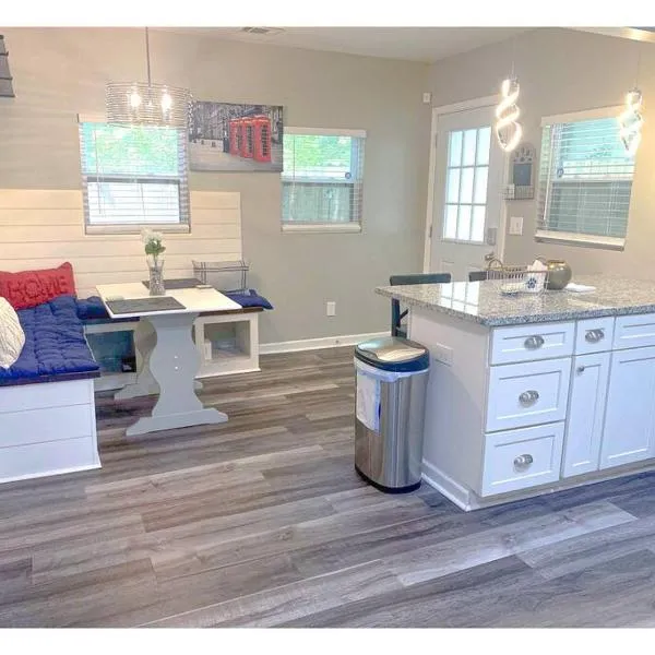 Lovely 3BR 3BA Home minutes from Airport/Downtown Atlanta, hotell Atlantas