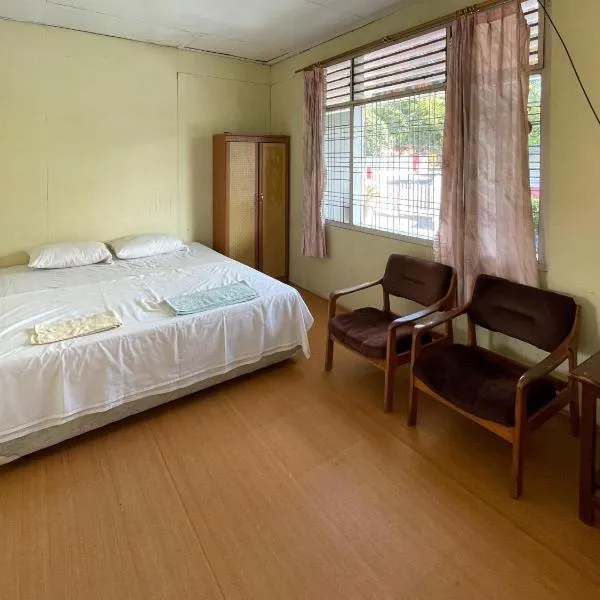 Valencia Homestay Redpartner, hotel a Parapat