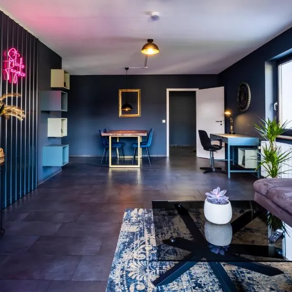 Studio Fayence - EMMA, Netflix, WiFi, Workspace, hotel in Karlsruhe