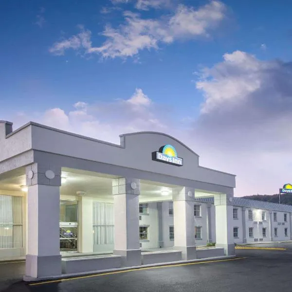 Days Inn by Wyndham Roanoke Near I-81, viešbutis mieste Troutville