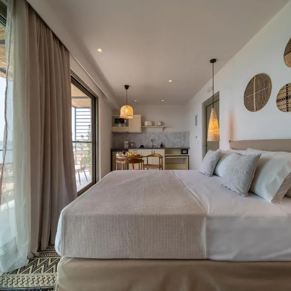 Lorraine's Boutique Suites, отель в городе Лурдата