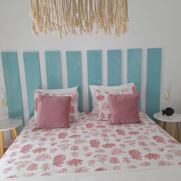 Carlo's Beach Guest House, hotel v destinaci Praia de Odeceixe