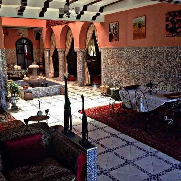 riad lala fatima, готель у місті Узуд