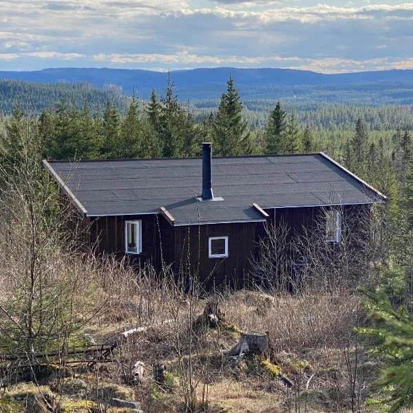 Cozy forest cabin with amazing mountain view, hotel em Möre