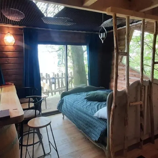 Cabane du Druide Domaine de Fangorn, hotel v destinaci Glux