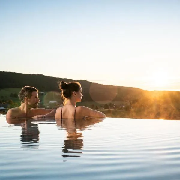 Schwarzwald Wellnesshotel SAIGERHÖH I Spa Golf & Wandern über dem Titisee, хотел в Ленцкирх