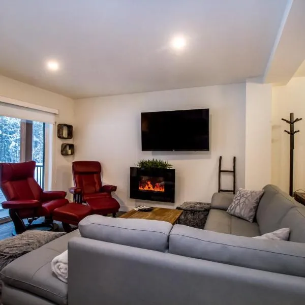 Magog Condo by Revelstoke Vacations, hotel v destinaci Revelstoke