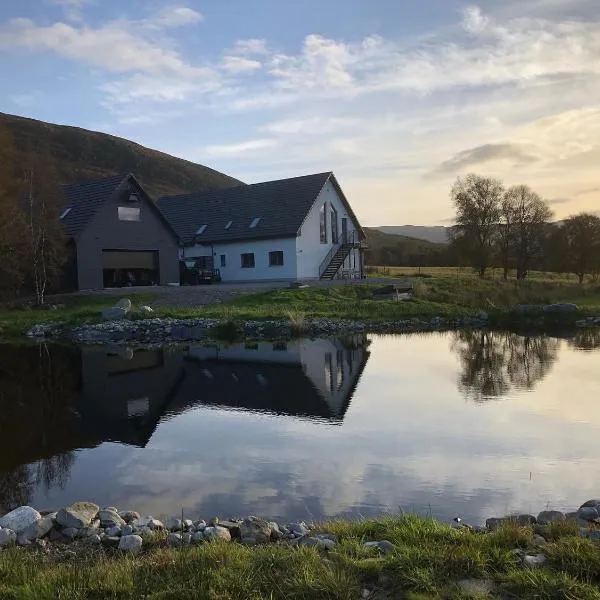 Rest At Last - Highland Apartment with Private hot tub, hotel in Whitebridge