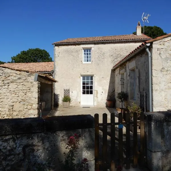 La Roche des Bois, maison classée *** (8 pers), hotell i Saint-Laurent-de-la-Prée