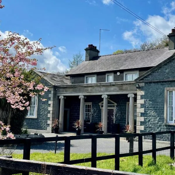 Inch Schoolhouse - Event Residence, hótel í Crossgar