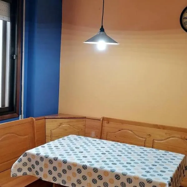 Apartamento para 6 personas en Barbastro, hotel en Estada