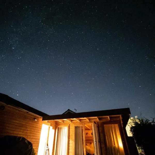 Moors Wood Relaxing ,Tranquil retreat with Hot Tub, ξενοδοχείο σε Chippenham