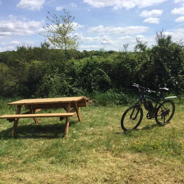 EcoCamping d Hacadour, hotel in Lescouët-Gouarec