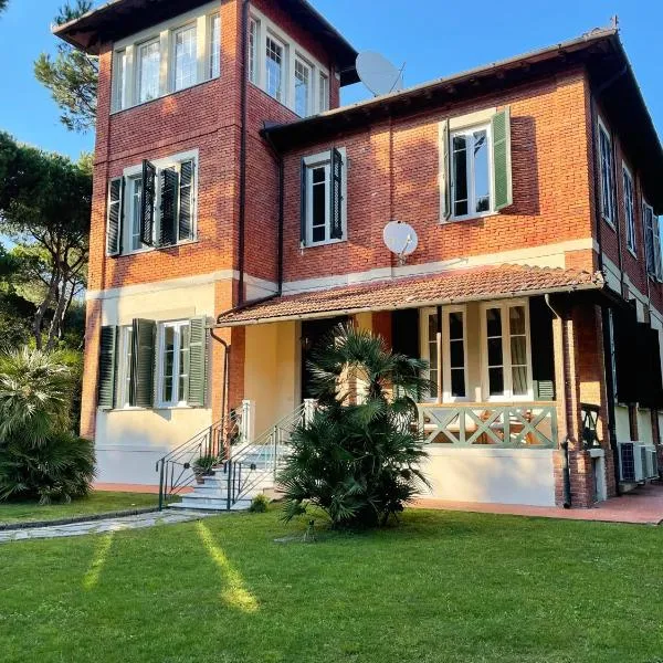 Villa Liberty al mare, hotel v destinaci Marina di Massa