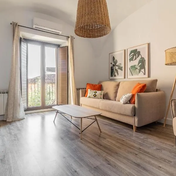Apartamentos El Patio Plaza Santa Clara Cáceres, ξενοδοχείο στο Κάθερες