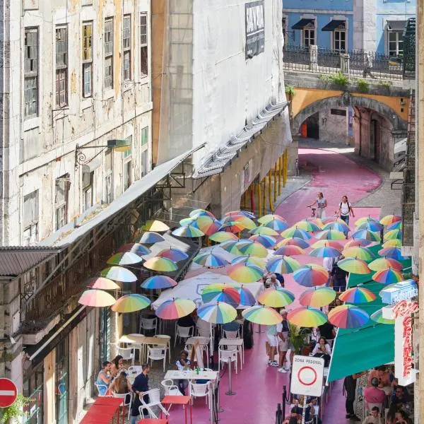 Sunny Pink Street Historical Apt, By TimeCooler