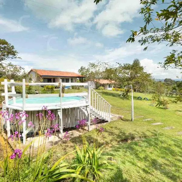 Finca La Colina De Los Azulejos, hotel en Guadalupe