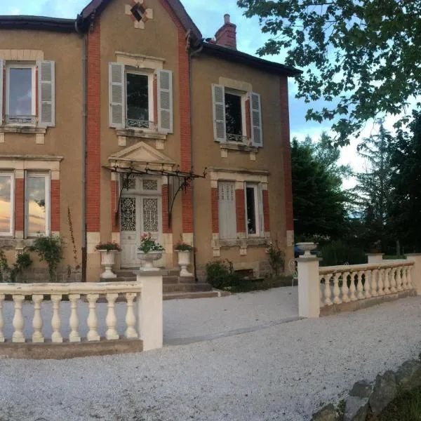 Le manoir de la Source, hotel in Paray-le-Frésil