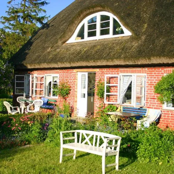 Im Feriengarten - Ferienwohnung EG, hotel in Nardevitz
