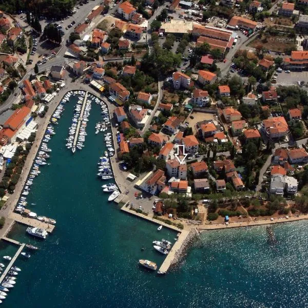 Apartment Franjo, hotel in Malinska