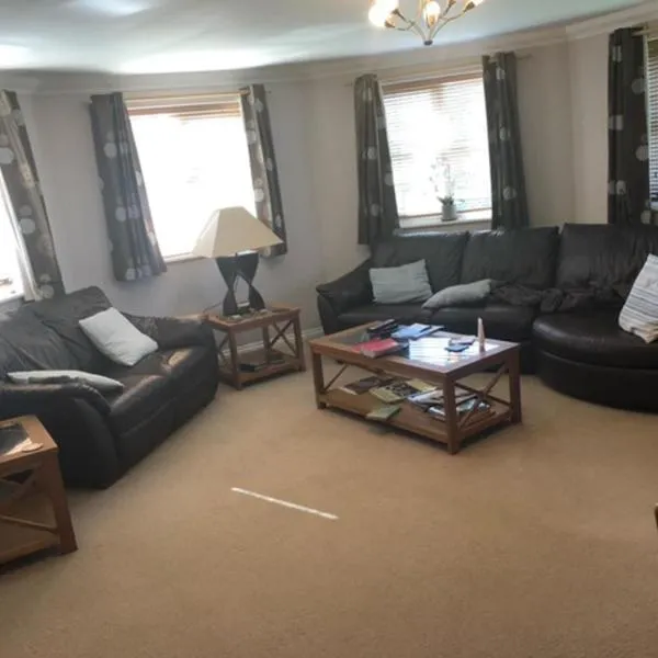 Captivating Apartment in Copthorne near Gatwick, hotel en Copthorne