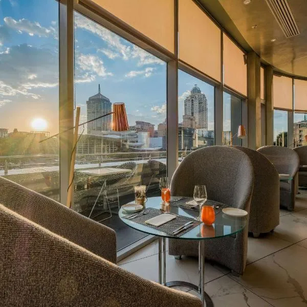 Radisson Blu Gautrain Hotel, Sandton Johannesburg, hotel in Johannesburg