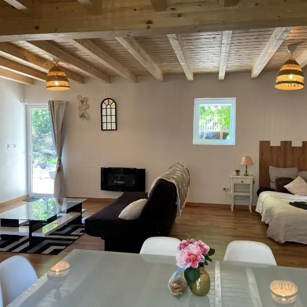 Le Noyer: Petit chalet cosy proche de Mulhouse, hotel em Riedisheim