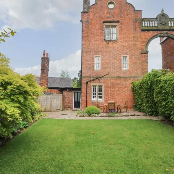 South Tower Cottage, hotel in Macclesfield
