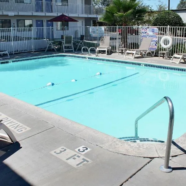 Motel 6-Atascadero, CA, hotel v destinaci Atascadero
